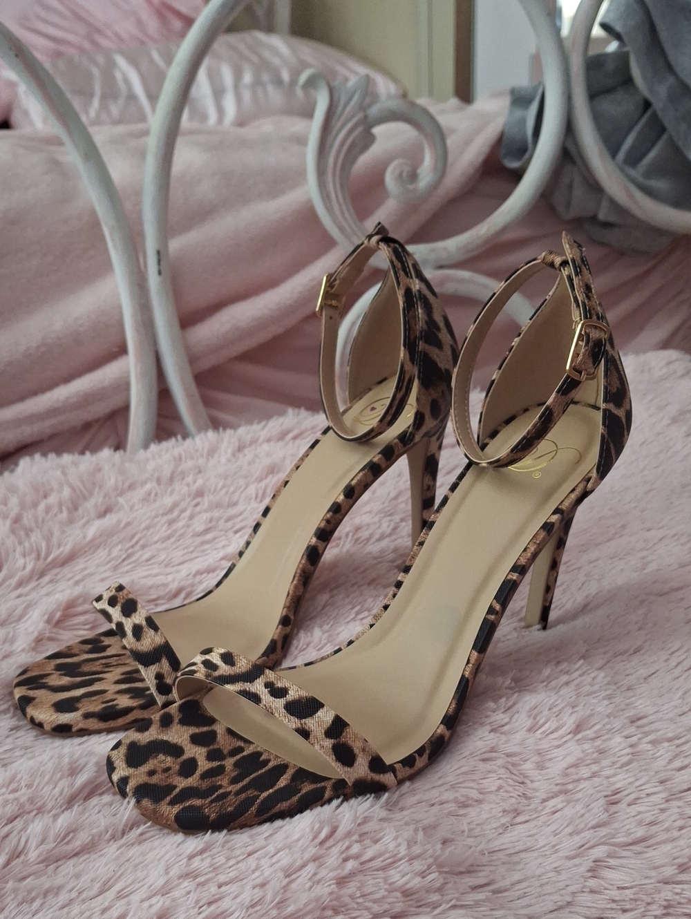 Delicious Jaiden-S Leopard Print Ankle Strap Heels NWOB Size 10